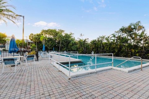 Condo in Plantation, Florida, 2 bedrooms  № 2428391 - photo 23