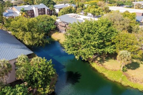 Condo in Plantation, Florida, 2 bedrooms  № 2428391 - photo 26