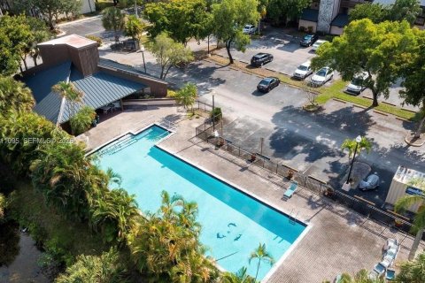 Condo in Plantation, Florida, 2 bedrooms  № 2428391 - photo 25