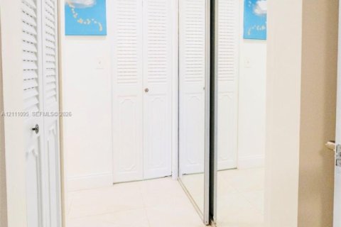 Condo in Plantation, Florida, 2 bedrooms  № 2428391 - photo 6