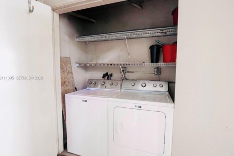 Condo in Plantation, Florida, 2 bedrooms  № 2428391 - photo 17