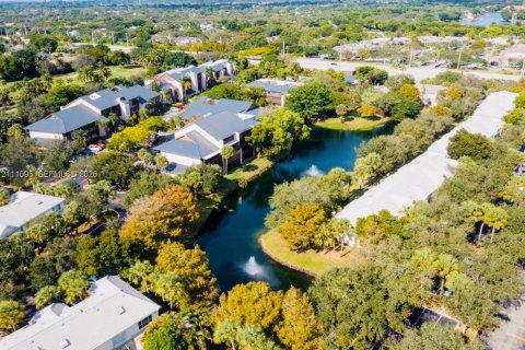 Condo in Plantation, Florida, 2 bedrooms  № 2428391 - photo 27