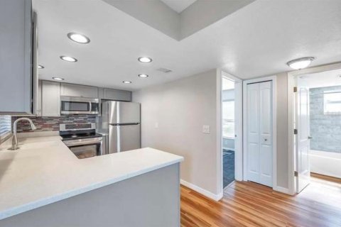 Condominio en alquiler en Tarpon Springs, Florida, 2 dormitorios, 80.92 m2 № 1899766 - foto 6