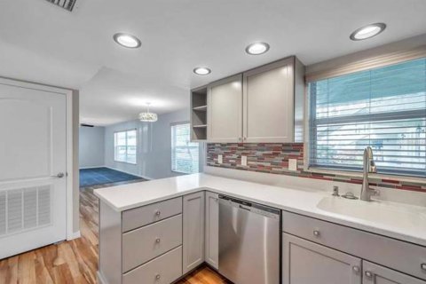 Condominio en alquiler en Tarpon Springs, Florida, 2 dormitorios, 80.92 m2 № 1899766 - foto 11