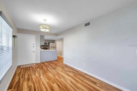 Condominio en alquiler en Tarpon Springs, Florida, 2 dormitorios, 80.92 m2 № 1899766 - foto 4
