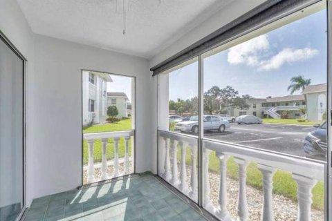 Condominio en alquiler en Tarpon Springs, Florida, 2 dormitorios, 80.92 m2 № 1899766 - foto 3