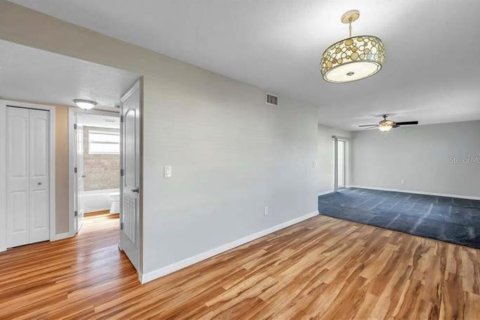 Condominio en alquiler en Tarpon Springs, Florida, 2 dormitorios, 80.92 m2 № 1899766 - foto 13