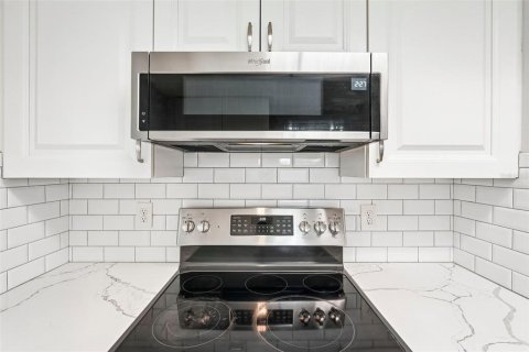 Casa en venta en Sarasota, Florida, 2 dormitorios, 98.2 m2 № 2385977 - foto 13