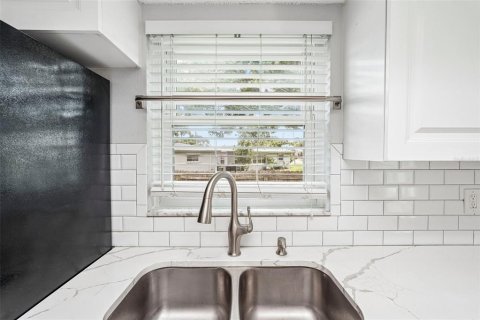 Casa en venta en Sarasota, Florida, 2 dormitorios, 98.2 m2 № 2385977 - foto 14