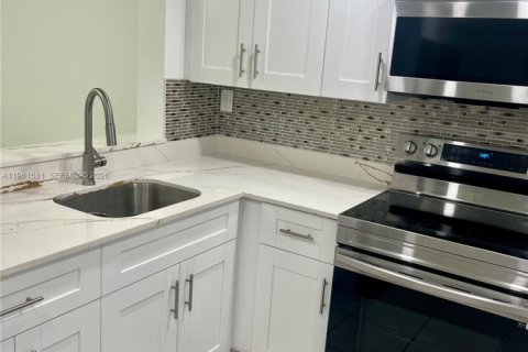 Купить кондоминиум в Майами, Флорида 2 спальни, 83.43м2, № 2024371 - фото 4