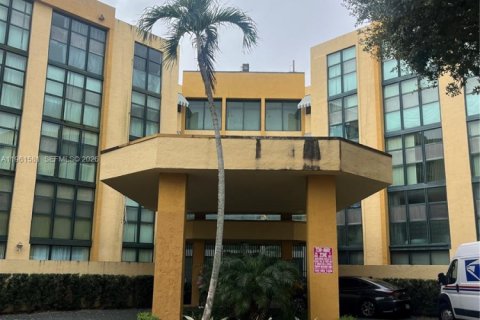 Кондоминиум с 2 спальнями в Майами, Флорида № 2024371