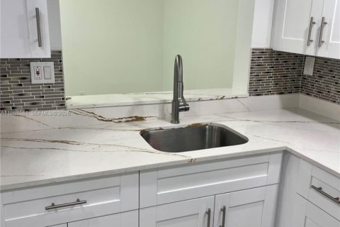 Купить кондоминиум в Майами, Флорида 2 спальни, 83.43м2, № 2024371 - фото 8