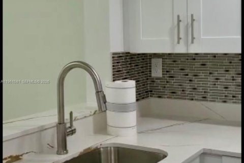 Купить кондоминиум в Майами, Флорида 2 спальни, 83.43м2, № 2024371 - фото 6