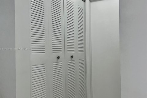 Купить кондоминиум в Майами, Флорида 2 спальни, 83.43м2, № 2024371 - фото 9
