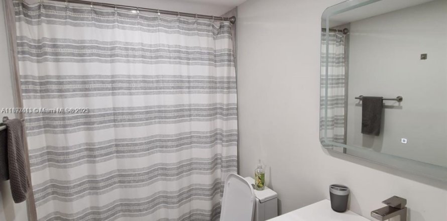 Condo in Miami Beach, Florida, 2 bedrooms  № 1949706