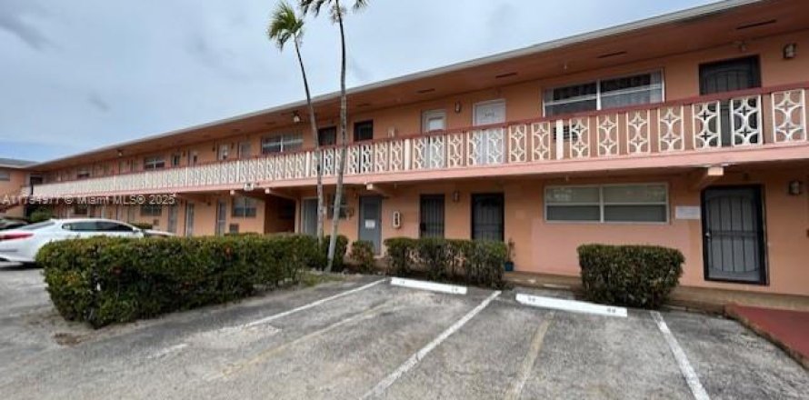 Condo in Miami, Florida, 1 bedroom № 1667417