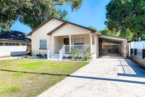 House in Tampa, Florida 3 bedrooms, 126.63 sq.m. № 2277242
