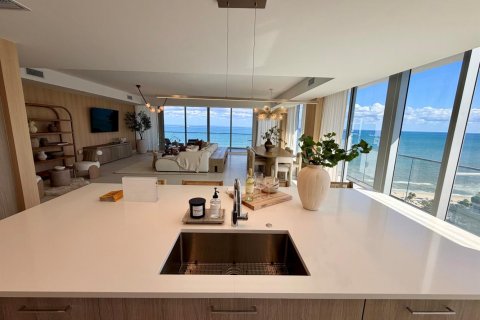 Condo in Fort Lauderdale, Florida, 3 bedrooms № 2429935 - photo 8