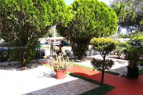 Купить виллу или дом в Майами, Флорида 2 спальни, 137.68м2, № 1957720 - фото 6