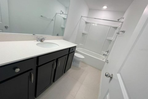House in Land O' Lakes, Florida 4 bedrooms, 204.66 sq.m. № 2197490 - photo 20