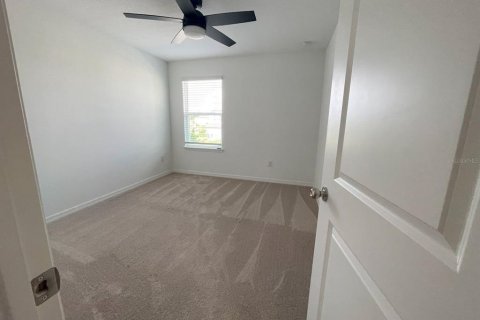 House in Land O' Lakes, Florida 4 bedrooms, 204.66 sq.m. № 2197490 - photo 10