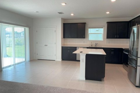 House in Land O' Lakes, Florida 4 bedrooms, 204.66 sq.m. № 2197490 - photo 6