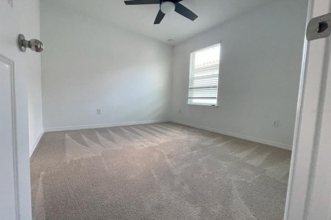 House in Land O' Lakes, Florida 4 bedrooms, 204.66 sq.m. № 2197490 - photo 8