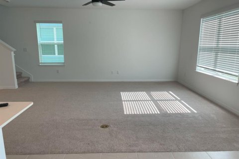 House in Land O' Lakes, Florida 4 bedrooms, 204.66 sq.m. № 2197490 - photo 9