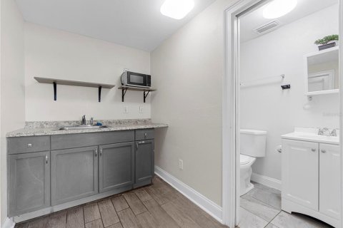 House in Tampa, Florida 3 bedrooms, 108.51 sq.m. № 2405055 - photo 23