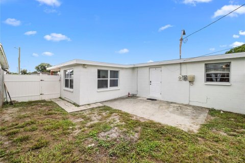 House in Tampa, Florida 3 bedrooms, 108.51 sq.m. № 2405055 - photo 30