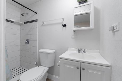 House in Tampa, Florida 3 bedrooms, 108.51 sq.m. № 2405055 - photo 24