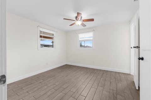 House in Tampa, Florida 3 bedrooms, 108.51 sq.m. № 2405055 - photo 8