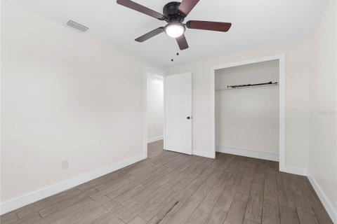 House in Tampa, Florida 3 bedrooms, 108.51 sq.m. № 2405055 - photo 20