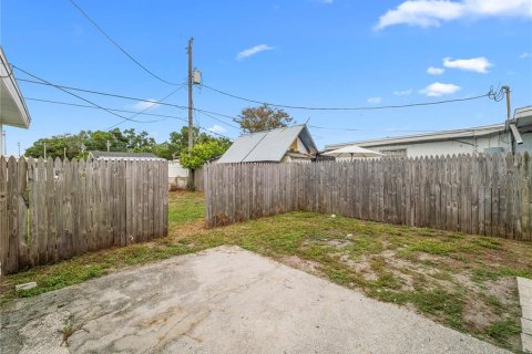 House in Tampa, Florida 3 bedrooms, 108.51 sq.m. № 2405055 - photo 29