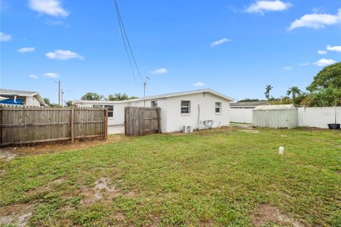 House in Tampa, Florida 3 bedrooms, 108.51 sq.m. № 2405055 - photo 28
