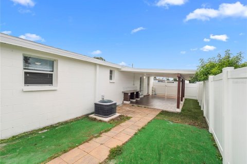 House in Tampa, Florida 3 bedrooms, 108.51 sq.m. № 2405055 - photo 27
