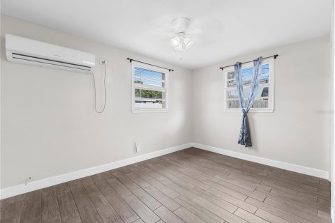 House in Tampa, Florida 3 bedrooms, 108.51 sq.m. № 2405055 - photo 21