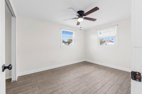 House in Tampa, Florida 3 bedrooms, 108.51 sq.m. № 2405055 - photo 19