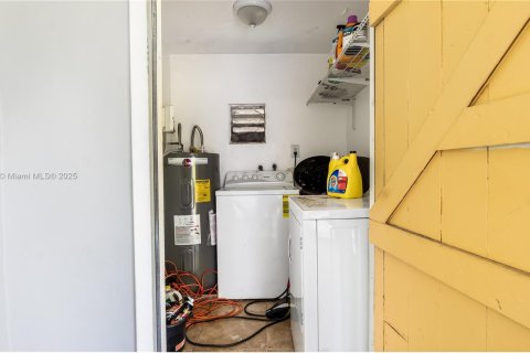 House in Miramar, Florida 3 bedrooms, 117.24 sq.m. № 1980478 - photo 25