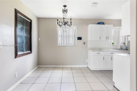 House in Miramar, Florida 3 bedrooms, 117.24 sq.m. № 1980478 - photo 10