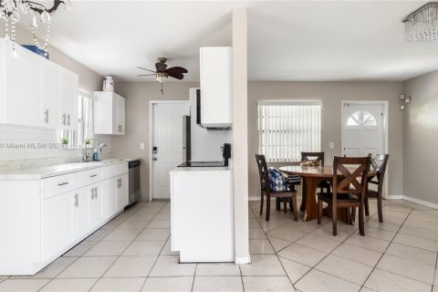 House in Miramar, Florida 3 bedrooms, 117.24 sq.m. № 1980478 - photo 13