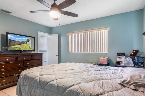 House in Miramar, Florida 3 bedrooms, 117.24 sq.m. № 1980478 - photo 16