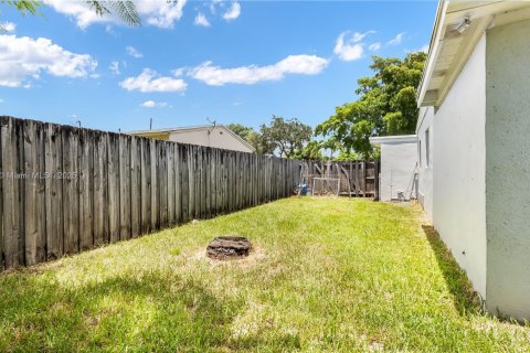 House in Miramar, Florida 3 bedrooms, 117.24 sq.m. № 1980478 - photo 28