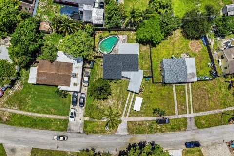 House in Miramar, Florida 3 bedrooms, 117.24 sq.m. № 1980478 - photo 29