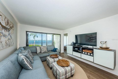 Villa ou maison à louer à Saint Petersburg, Floride: 2 chambres, 85.01 m2 № 2166385 - photo 7