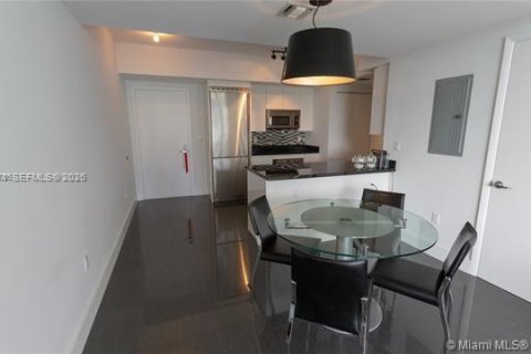 Condominio en alquiler en Miami, Florida, 2 dormitorios, 103.12 m2 № 1995422 - foto 4