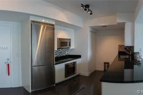 Condominio en alquiler en Miami, Florida, 2 dormitorios, 103.12 m2 № 1995422 - foto 3