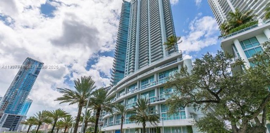 Condominio en Miami, Florida, 2 dormitorios  № 1995422