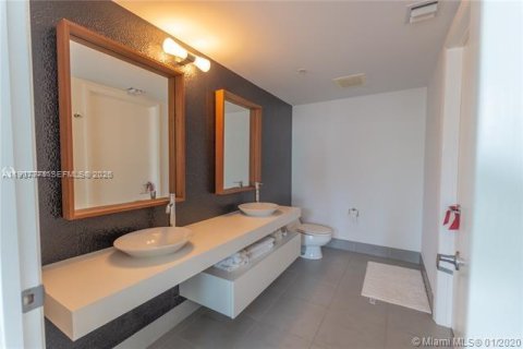 Condominio en alquiler en Miami, Florida, 2 dormitorios, 103.12 m2 № 1995422 - foto 15