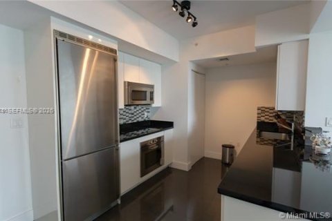 Condominio en alquiler en Miami, Florida, 2 dormitorios, 103.12 m2 № 1995422 - foto 2